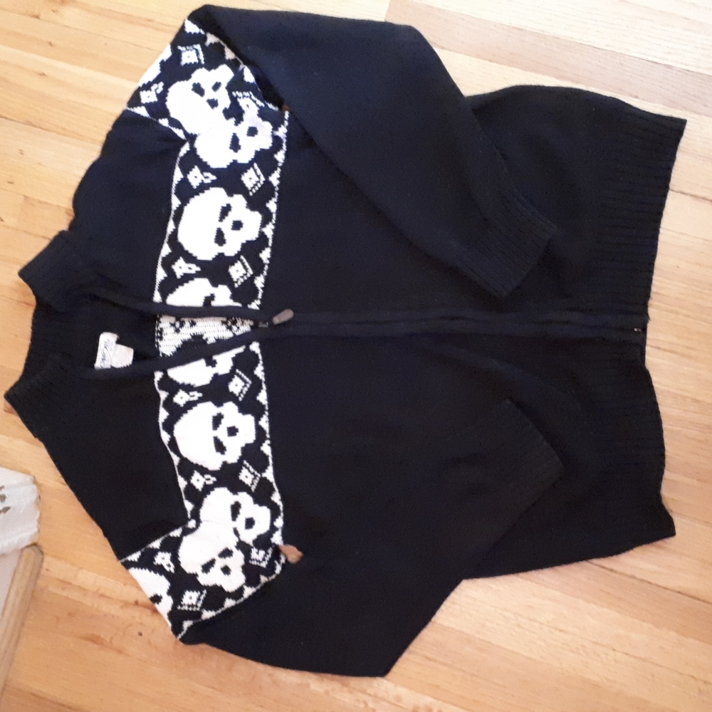 Skull sweater